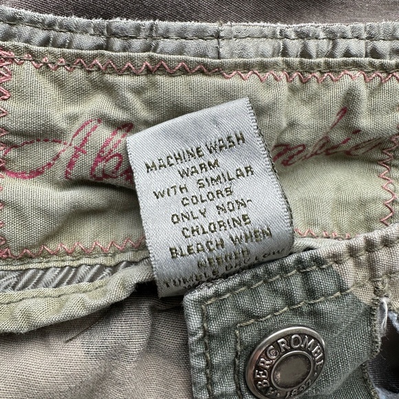 Abercrombie + Fitch Vintage Y2K Baggy Cargo Camo Pants - Picture 9 of 14